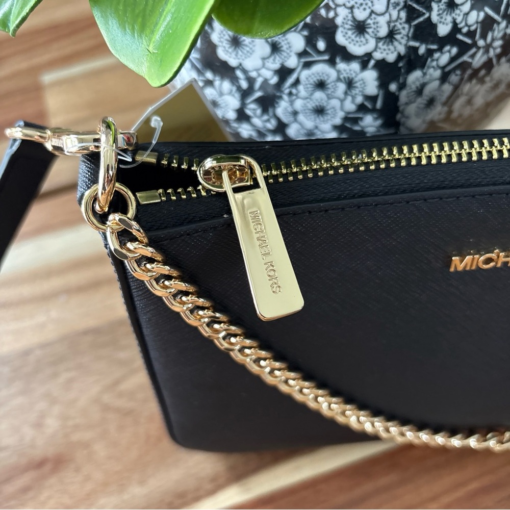 Michael Kors Black and Gold Crossbody Bag with Sleek Design - Picture 6 of 7